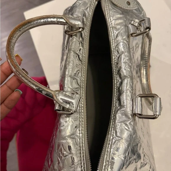 Authentic LOUIS VUITTON Monogram Miroir Speedy 30 Silver. - Picture 3 of 16
